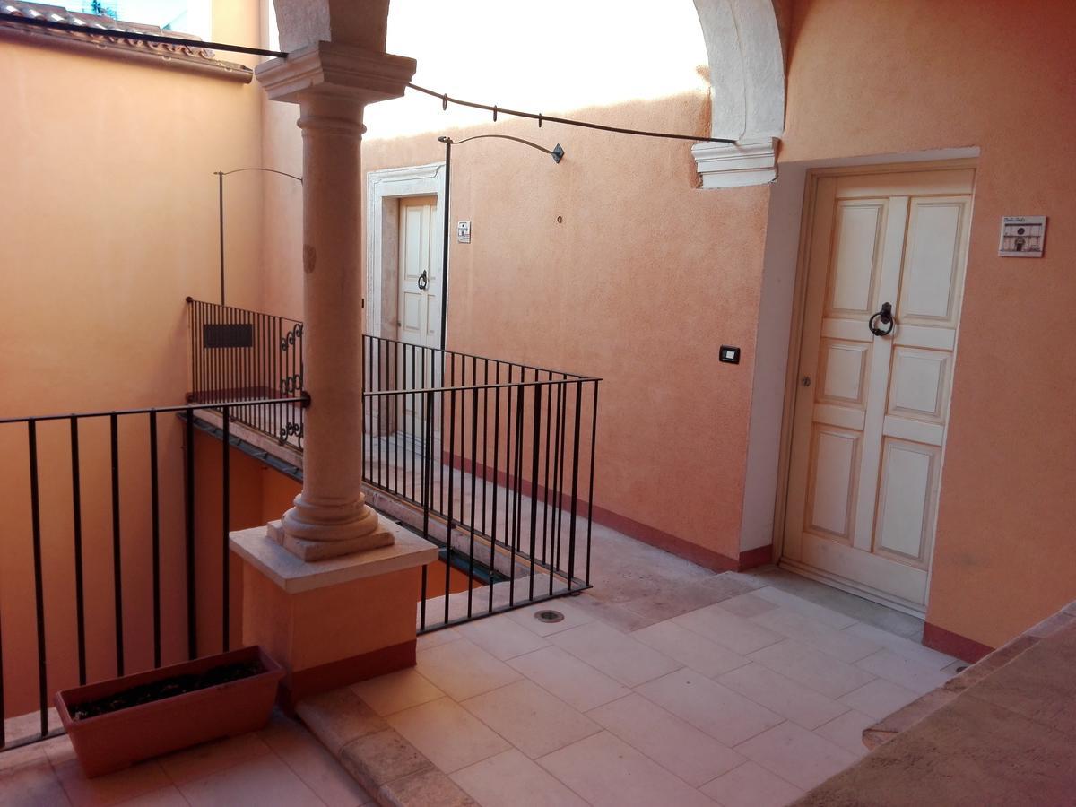 B&B Palazzo Cappa L'Aquila Luaran gambar
